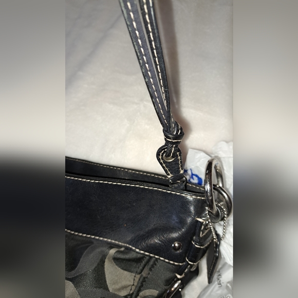 GENUINE COACH LEATHER AND JACQUARD CONVERTIBLE BUCKET BAG - Picture 10 of 16